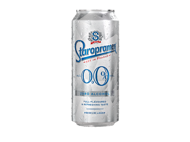 Pivo brez alkohola v pločevinki z vodnimi kapljicami, z napisom '0.0% ZERO ALCOHOL PREMIUM LAGER'.