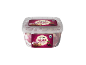 1,5 kg posoda sladoleda s kislo češnjo, čokolado, belo čokolado in vanilijo.