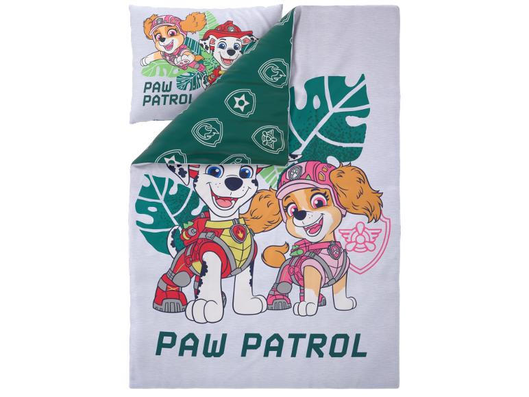 Posteljnina z motivom kužkov in listov, z napisom »PAW PATROL«.