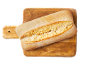 Kruh ciabatta na leseni deski za rezanje.