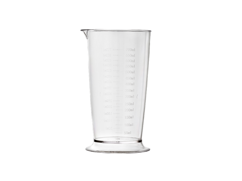 Prozorna plastična merilna posoda s črnimi oznakami prostornine od 50 ml do 700 ml.