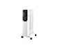 Beli električni oljni radiator z digitalnim zaslonom, ki prikazuje 25°C.