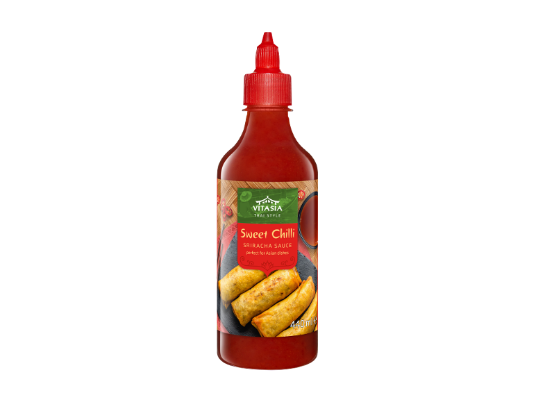 Steklenica sladke sriracha omake s sliko pomladnih zavitkov.