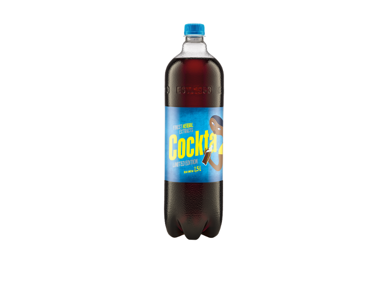 Temna pijača v 1,5L steklenici z modro etiketo z napisom 'Finest Herbal Extracts' in 'Cockta'.