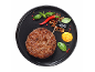 Mesni burger s čilijem, karamelizirano čebulo, baziliko in omako na črnem krožniku.