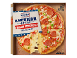 Ameriška pica s salamo pepperoni, sirom in papriko, z ekstra debelim dnom.