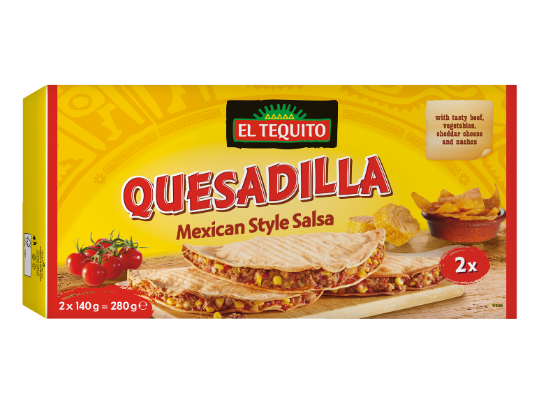 Goveja quesadilla z mehiško omako, postrežena s paradižnikom in koruzo.