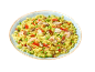 Paella riž s kozicami, školjkami, ribami, grahom in papriko na svetlo modrem krožniku.
