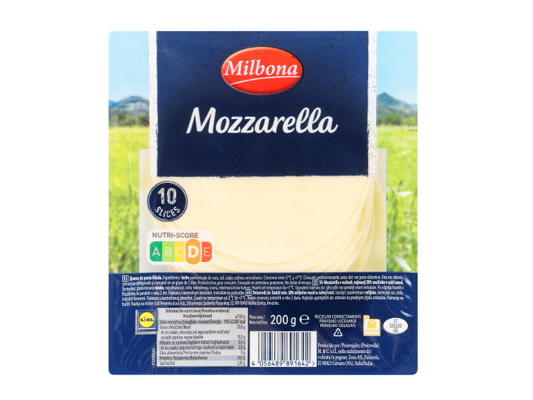 Pakiranje narezane mocarele, z informacijami o hranilni vrednosti in navodili za recikliranje.