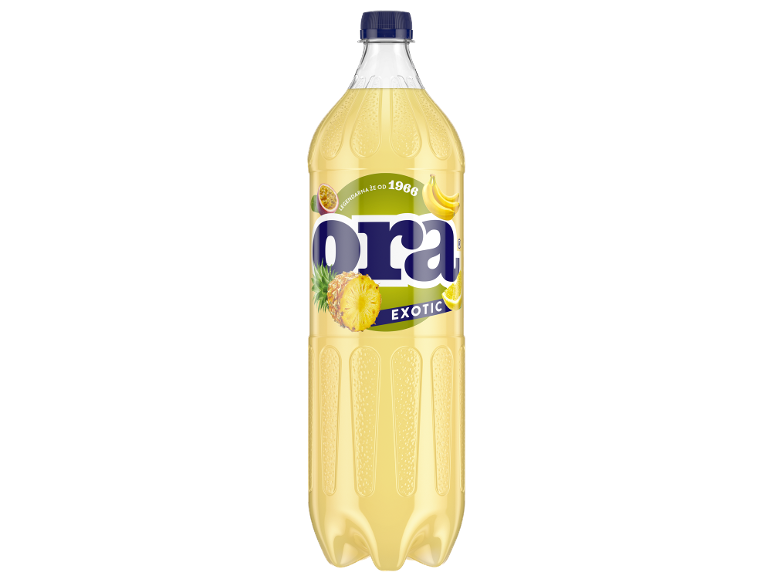 Rumena steklenica gazirane pijače z eksotičnim sadjem: ananasom, pasijonko, banano in limono.