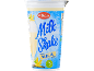 Vanilijev mlečni napitek v kozarcu, z napisom 'Milk Shake' v modri barvi.