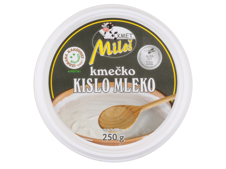 Pakiranje kislega mleka z leseno žlico, 250 g.