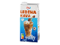 Kartonska embalaža ledene kave s kozarcem ledene kave in oceno Nutri-Score B.