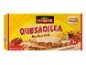 Škatla mehiških quesadill z govedino, zelenjavo, sirom in nachosi.