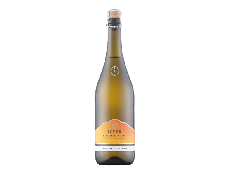 Steklenica polsladkega penečega vina s plutovinastim zamaškom in rumeno-oranžno etiketo.