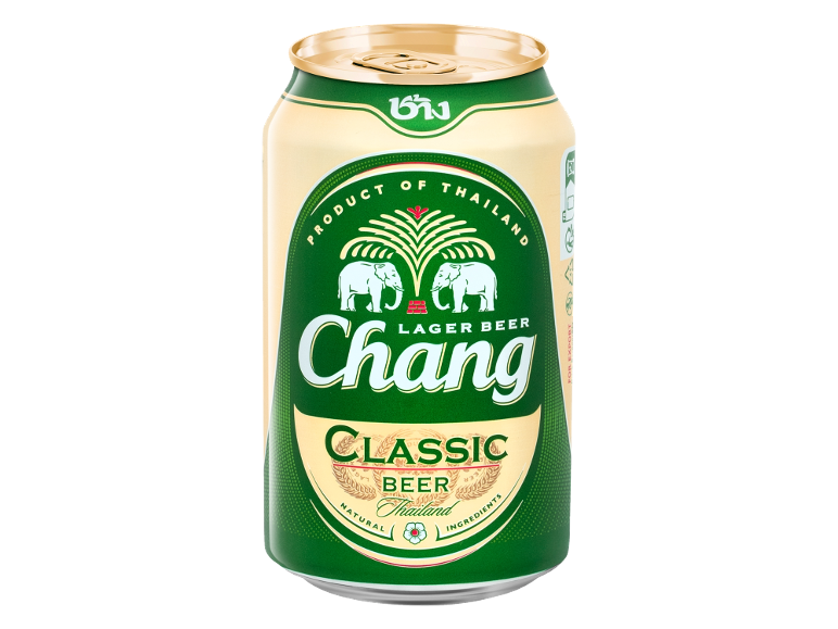 Pivo lager v pločevinki s tajskim, klasičnim zelenim in zlatim dizajnom z sloni.