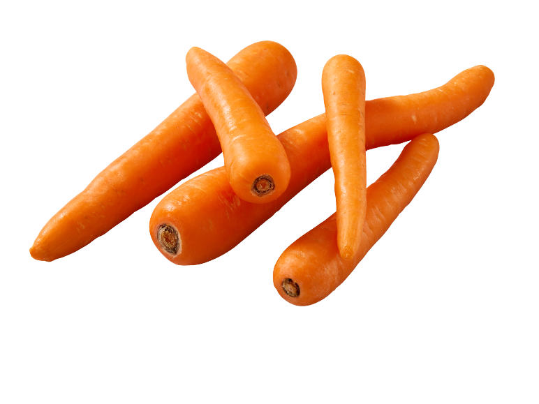 Več svežih, oranžnih korenčkov, položenih na črnem ozadju.