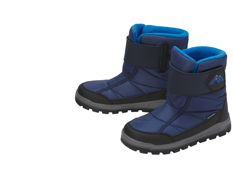 Par modrih snežnih škornjev s črnimi detajli in modro podlogo, z napisom »WATERPROOF«.