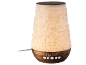 Leseni aroma difuzor z lanenim senčnikom in kontrolnimi gumbi, osvetljen.