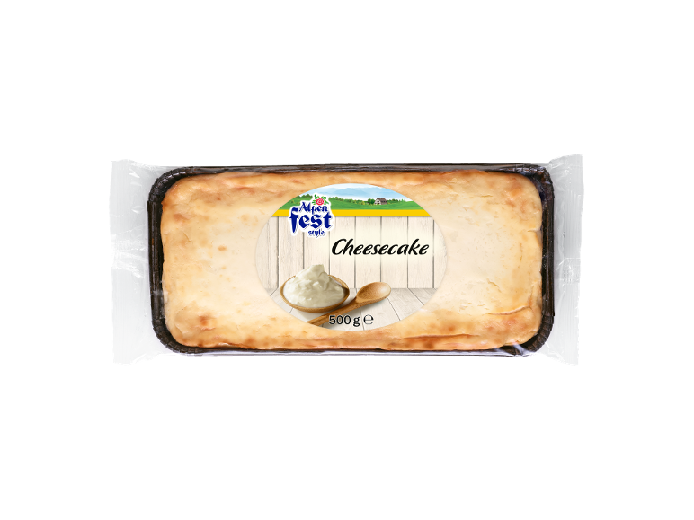 Pakiran cheesecake z etiketo, ki prikazuje kmetijo in žlico smetane.