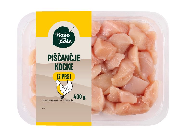 Pakiranje 400g piščančjih kock iz prsi.