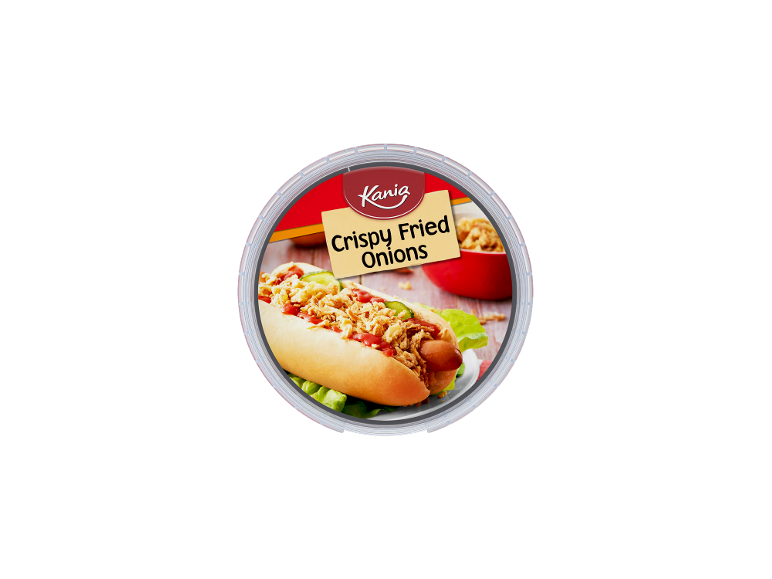 Hrenovka s hrustljavo ocvrto čebulo, pakirana v okrogli posodi.