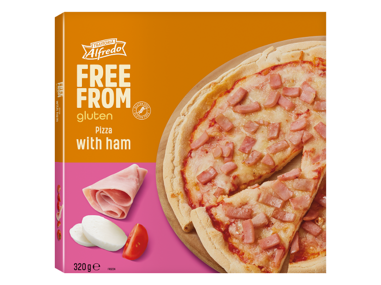 Gluten free pica s šunko, s svežimi sestavinami ob strani.