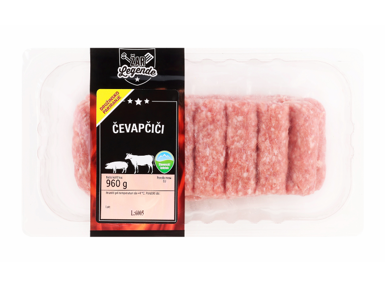 Pakiranje ćevapčičev 960 g, družinsko pakiranje, slovenski izdelek.