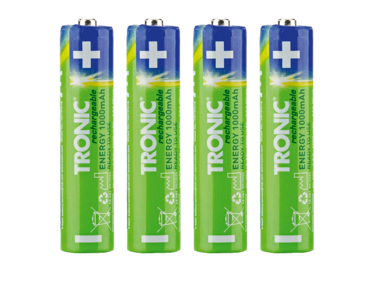 Štiri zelene polnilne baterije AA 1000 mAh z napisom »ENERGY« in »READY TO USE«.