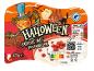 Halloween jogurt z ognjenimi kroglicami, bučnim strašilom in hišo strahov.
