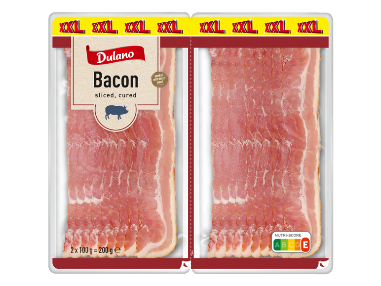 Dve pakiranji narezane, prekajene in sušene slanine, z oznako XXL in Nutri-Score E.