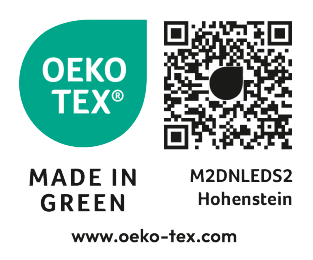 Zeleni pečat z besedilom OEKO-TEX®, MADE IN GREEN, M2DNLEDS2 Hohenstein in QR kodo.