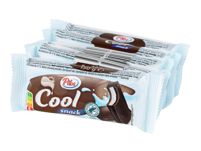 Čokoladne sladoledne ploščice z vanilijevim polnilom, označene z „Cool snack“ in „150 ge“.