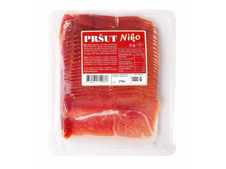 Paket narezanega pršuta, z informacijami o hranilni vrednosti in črtno kodo.