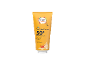 Otroška krema za sončenje SPF 50+ z UVA/UVB zaščito, vodoodporna in brez dišav.