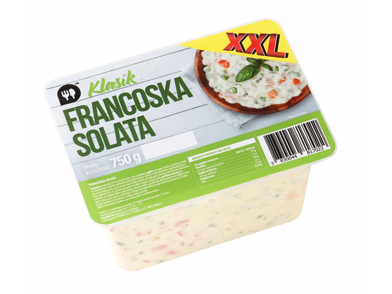 Plastična embalaža 750 g francoske solate z majonezo, zelenjavo in napisom „XXL“.