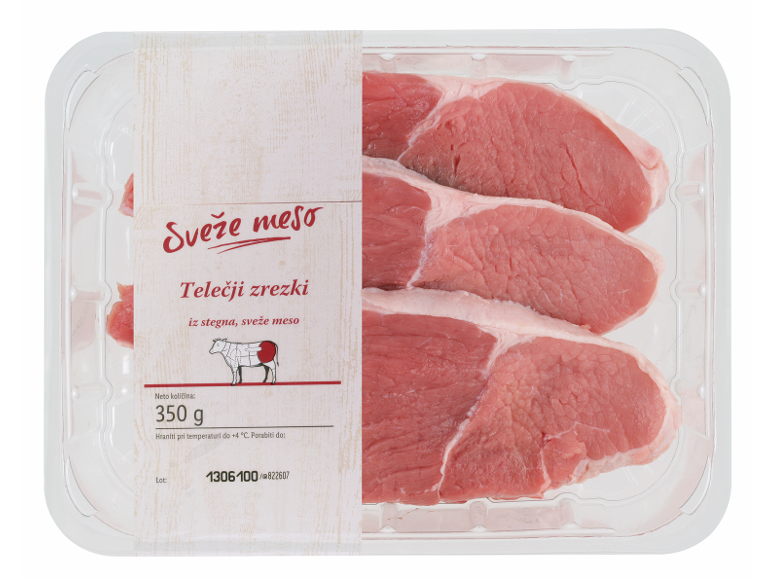 Pakirani sveži telečji zrezki, 350 g, z napisom „Sveže meso“.