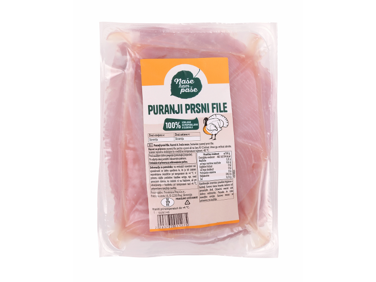 Pakirani puranji prsni fileji z etiketo, ki podrobno opisuje hranilne vrednosti in pripravo.
