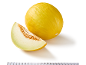 Rumen melon z rezino na belem ozadju