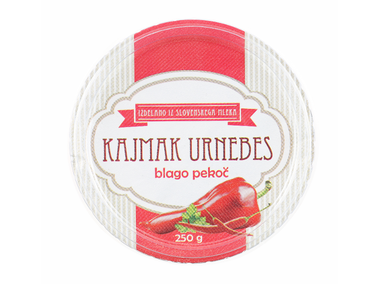 Kajmak Urnebes blago pekoč z rdečo papriko, izdelan iz slovenskega mleka, 250 g.
