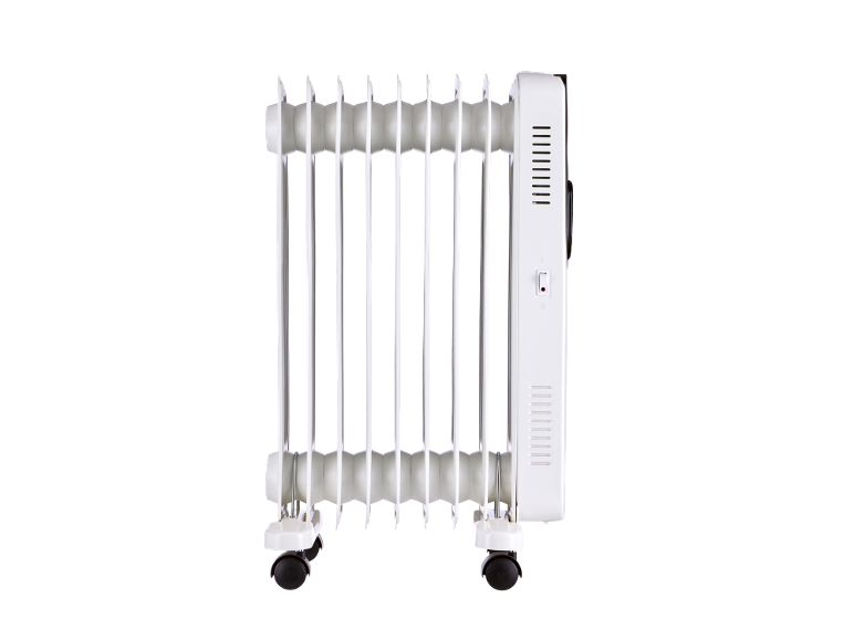 Bel oljni radiator na črnem ozadju