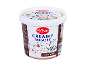 Kremni stracciatella jogurt s koščki čokolade.