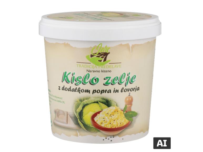 Kislo zelje z dodatkom popra in lovorja v plastičnem vedru [slika, ustvarjena z UI]