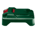 Zelena baterija z rdečimi gumbi na črnem ozadju.