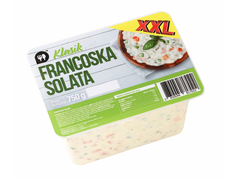 Plastična embalaža 750 g francoske solate z majonezo, zelenjavo in napisom „XXL“.