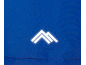 Modra tkanina s svetlečim belim logotipom gore.