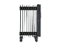 Črn električni oljni radiator s kolesi in rdečim stikalom za vklop/izklop.