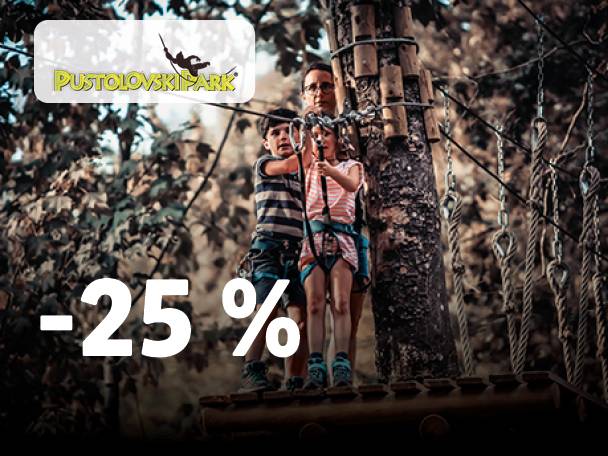 25% popust na Pustolovski park z družino, ki se zabava na visokih vrvi.