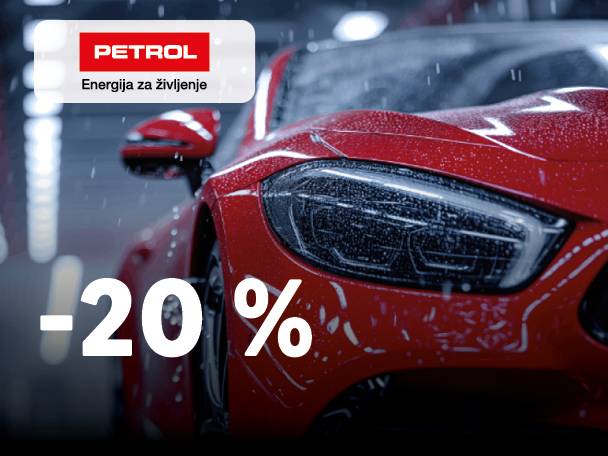 Rdeč avto v dežju s popustom -20% in napisom »Energija za življenje«.