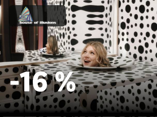 Glava ženske štrli iz mize v hiši iluzij, -16% popust.